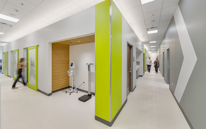 健康・医学 CLINIC DESIGN 130 Mountain Park Health Center Tempe Clinic | SmithGroup